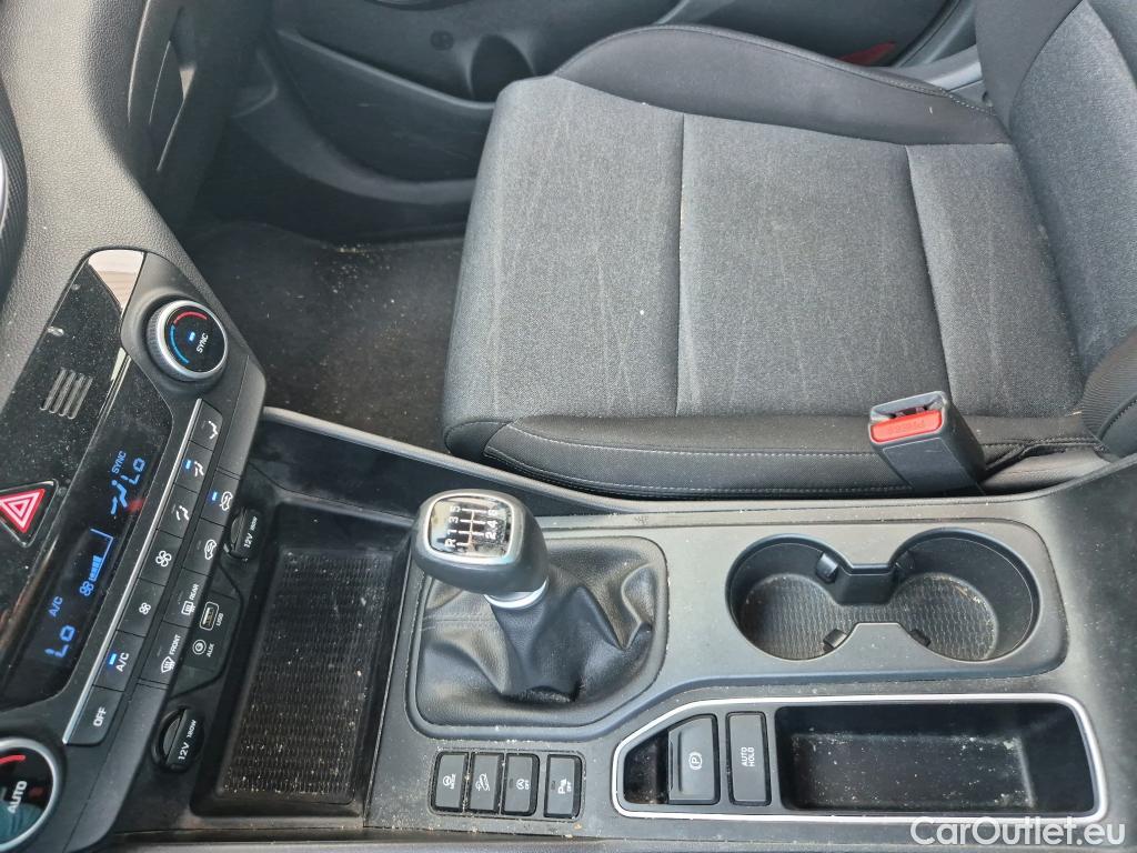  Hyundai  Tucson HYUNDAI  / 2018 / 5P / todoterreno 1.6 CRDI 85kW (116CV) 48V SLE 4X2(SP)(SL) #26