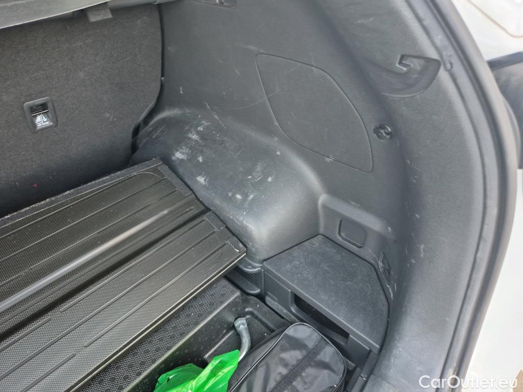  Hyundai  Tucson HYUNDAI  / 2018 / 5P / todoterreno 1.6 CRDI 85kW (116CV) 48V SLE 4X2(SP)(SL) #13