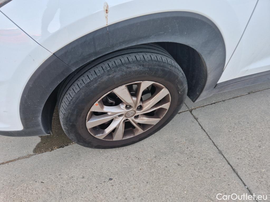 Hyundai  Tucson HYUNDAI  / 2018 / 5P / todoterreno 1.6 CRDI 85kW (116CV) 48V SLE 4X2(SP)(SL) #9