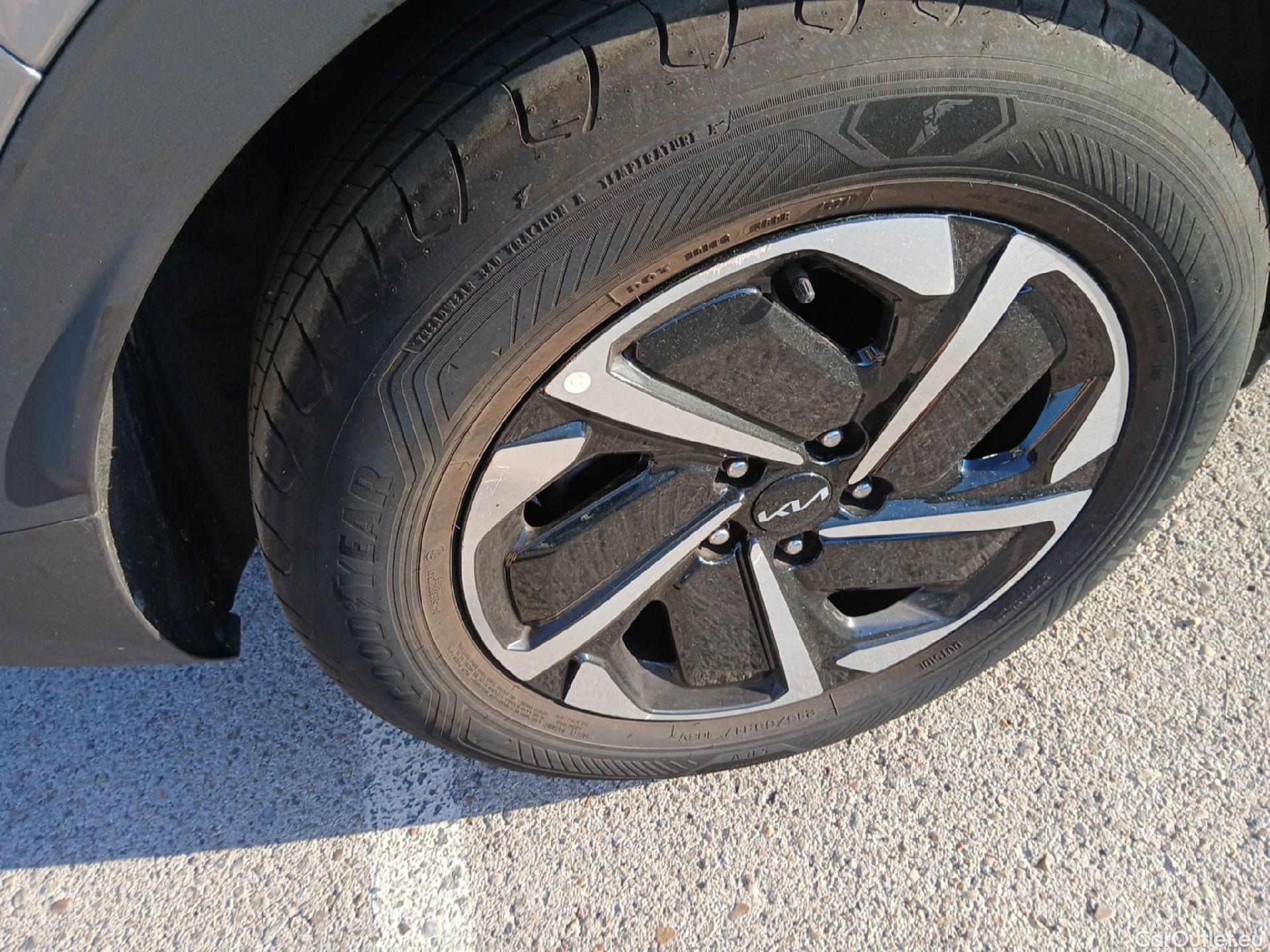  KIA  Sportage KIA  / 2022 / 5P / todoterreno 1.6 T-GDi MHEV 110kW (150CV) Drive 4x2 #40