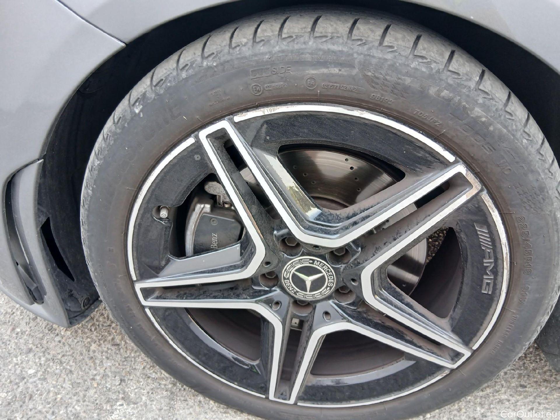  Mercedes  CLA-Klasse MERCEDES-BENZ CLA / 2019 / 5P / familiar CLA 200 D DCT Shooting Brake #3