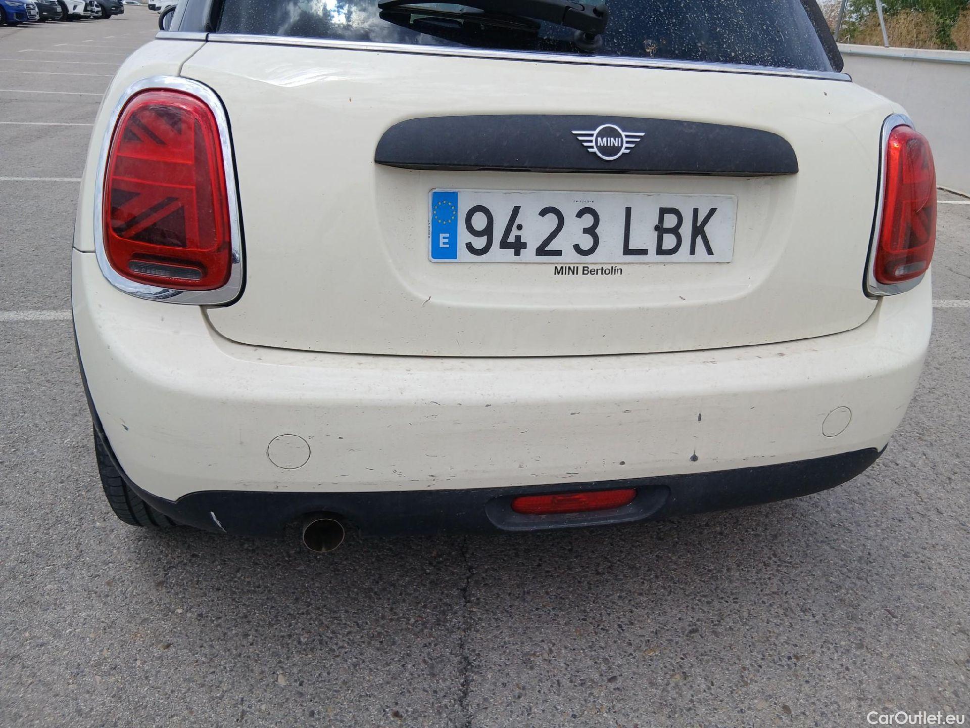  Mini  Cooper MINI MINI / 2014 / 5P / berlina con portón ONE 5 PUERTAS (CX) #28