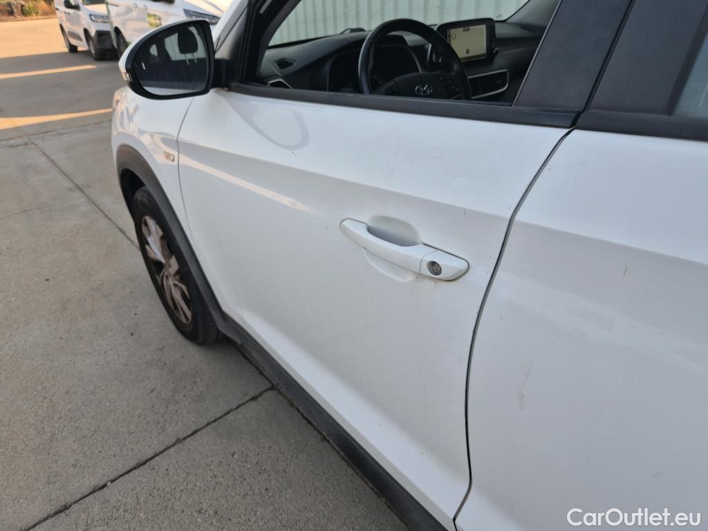  Hyundai  Tucson HYUNDAI  / 2018 / 5P / todoterreno 1.6 CRDI 85kW (116CV) 48V SLE 4X2(SP)(SL) #29