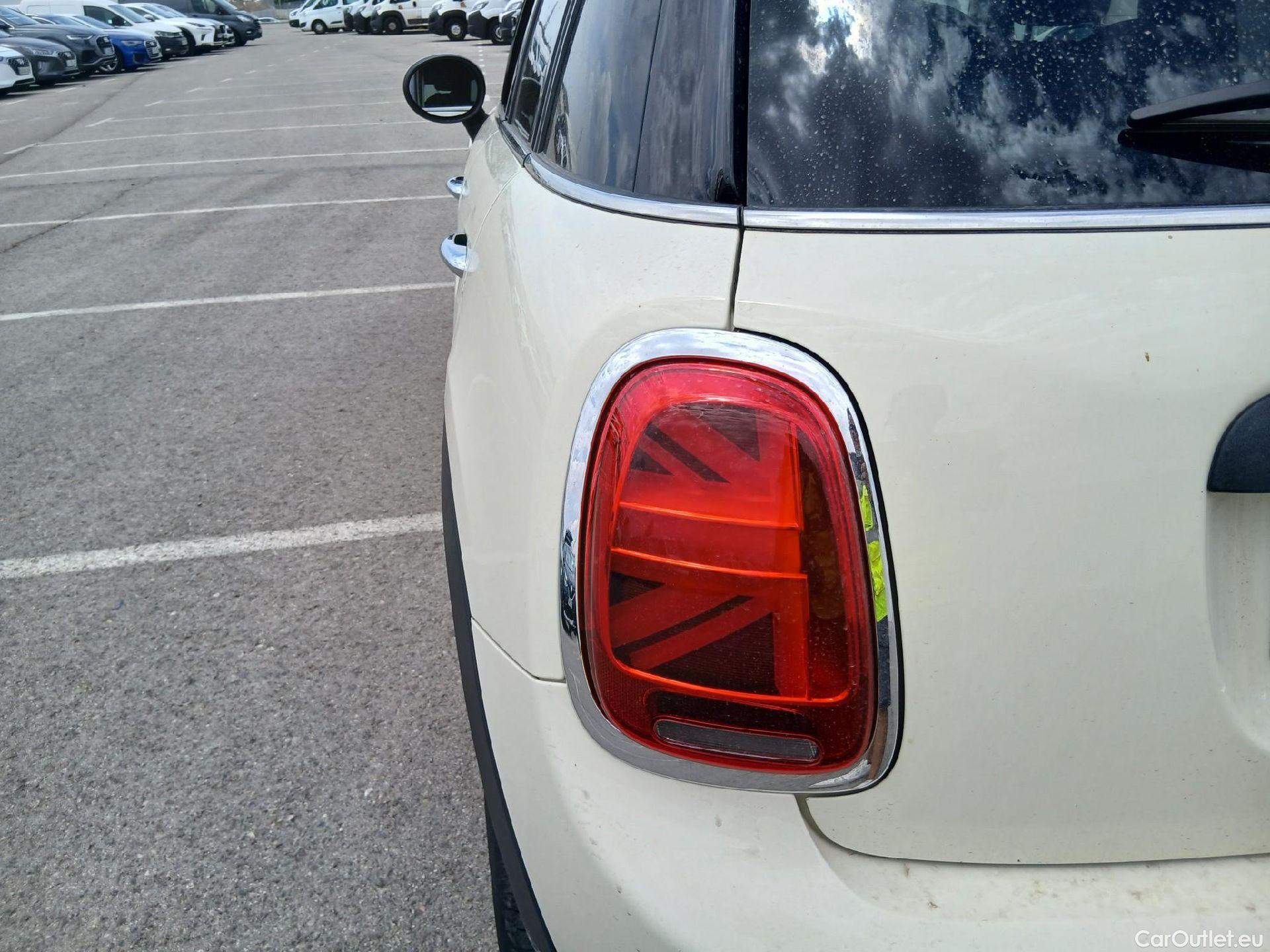  Mini  Cooper MINI MINI / 2014 / 5P / berlina con portón ONE 5 PUERTAS (CX) #31