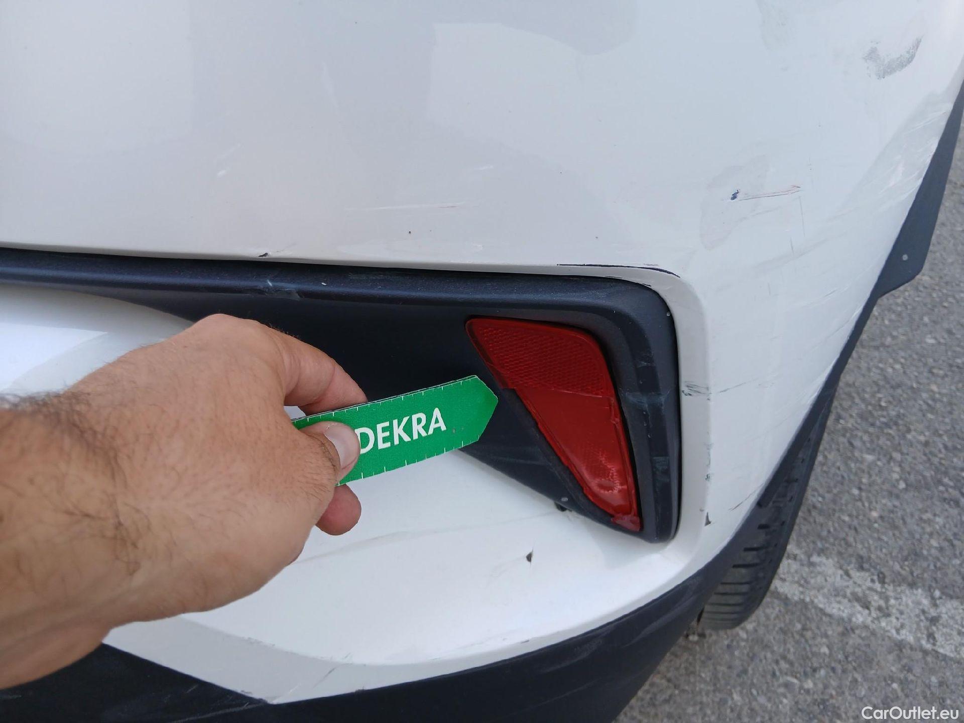  Toyota  C-HR TOYOTA  / 2019 / 5P / todoterreno 1.8 125H Active #17
