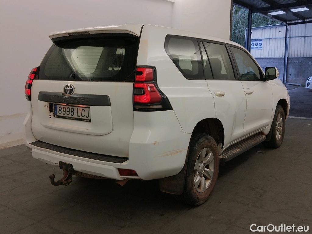  Toyota  Land Cruiser TOYOTA  / 2017 / 5P / todoterreno 2.8 D-4D VX AUTO #33