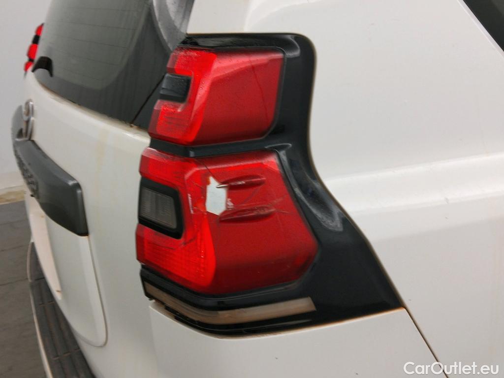  Toyota  Land Cruiser TOYOTA  / 2017 / 5P / todoterreno 2.8 D-4D VX AUTO #5