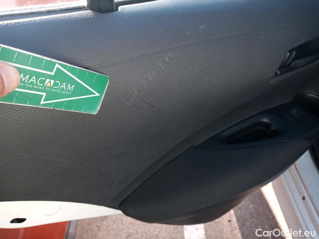  Toyota  Corolla TOYOTA  / 2019 / 5P / berlina con portón 1.8 125H BUSINESS E-CVT #13