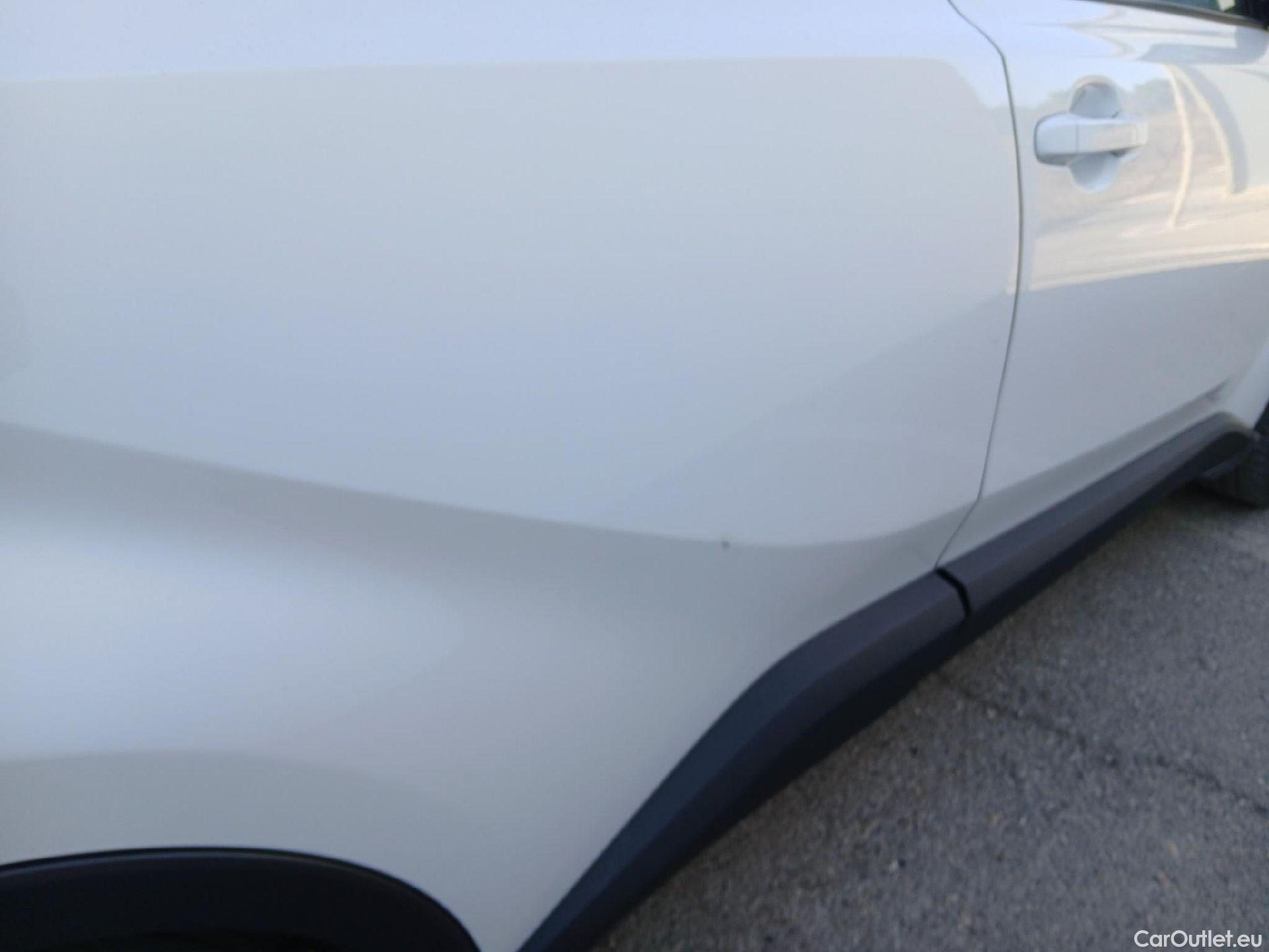  Toyota  C-HR TOYOTA  / 2019 / 5P / todoterreno 1.8 125H Active #21