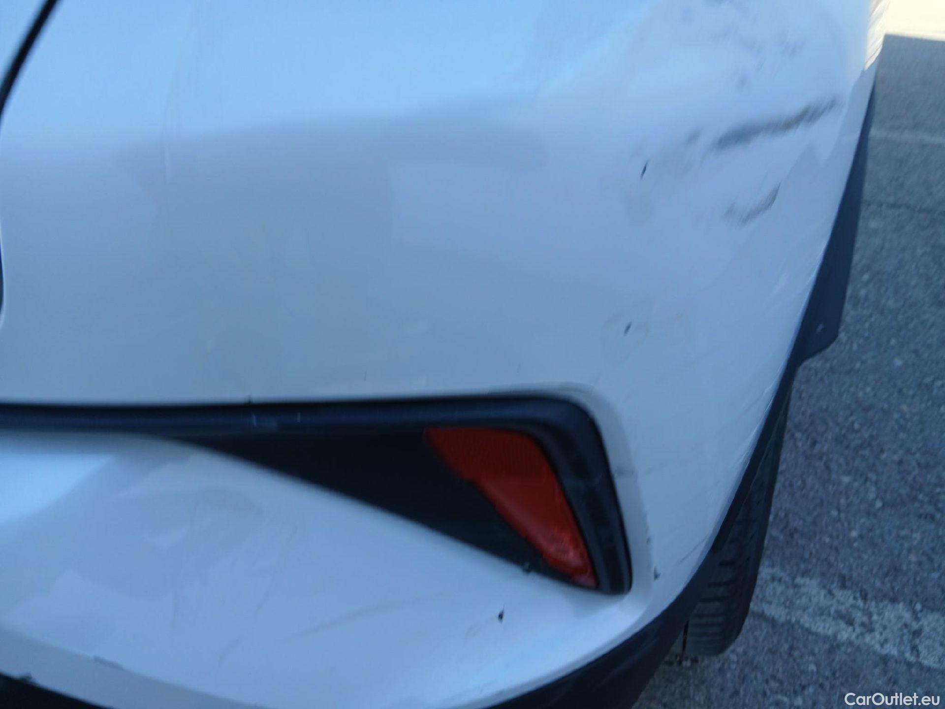  Toyota  C-HR TOYOTA  / 2019 / 5P / todoterreno 1.8 125H Active #18