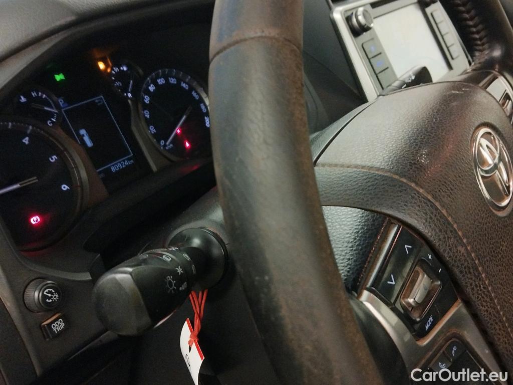  Toyota  Land Cruiser TOYOTA  / 2017 / 5P / todoterreno 2.8 D-4D VX AUTO #26
