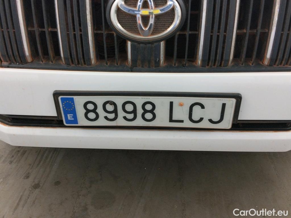  Toyota  Land Cruiser TOYOTA  / 2017 / 5P / todoterreno 2.8 D-4D VX AUTO #39