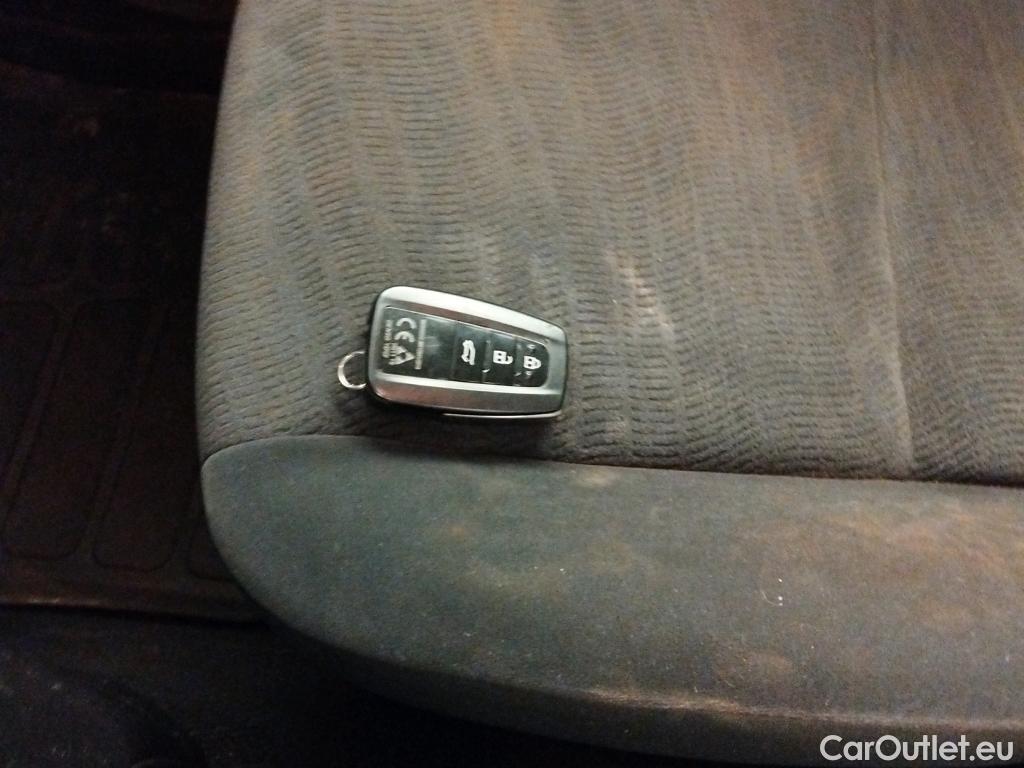  Toyota  Land Cruiser TOYOTA  / 2017 / 5P / todoterreno 2.8 D-4D VX AUTO #7