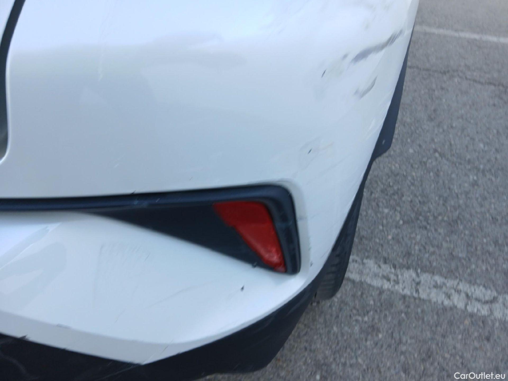  Toyota  C-HR TOYOTA  / 2019 / 5P / todoterreno 1.8 125H Active #15