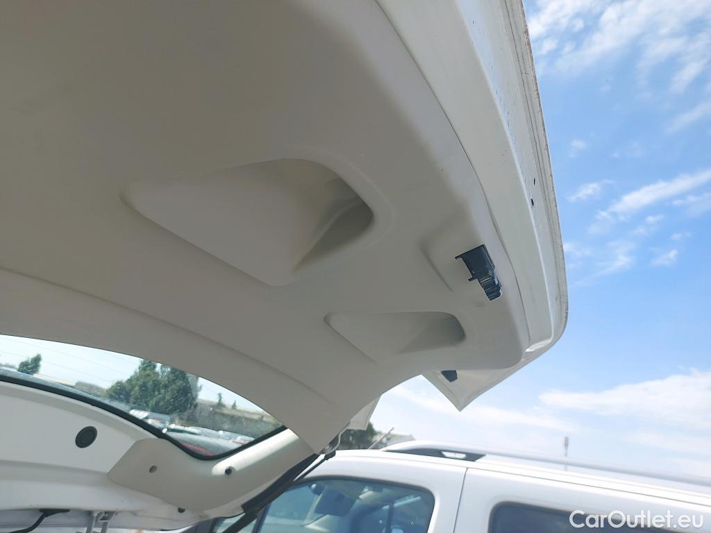  Renault  Zoe RENAULT  / 2019 / 5P / berlina con portón Life 80 kW R110 Bateria 40kWh #3