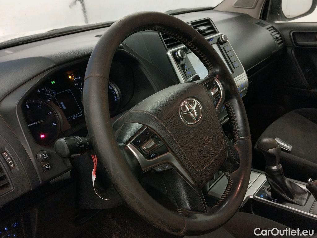  Toyota  Land Cruiser TOYOTA  / 2017 / 5P / todoterreno 2.8 D-4D VX AUTO #25