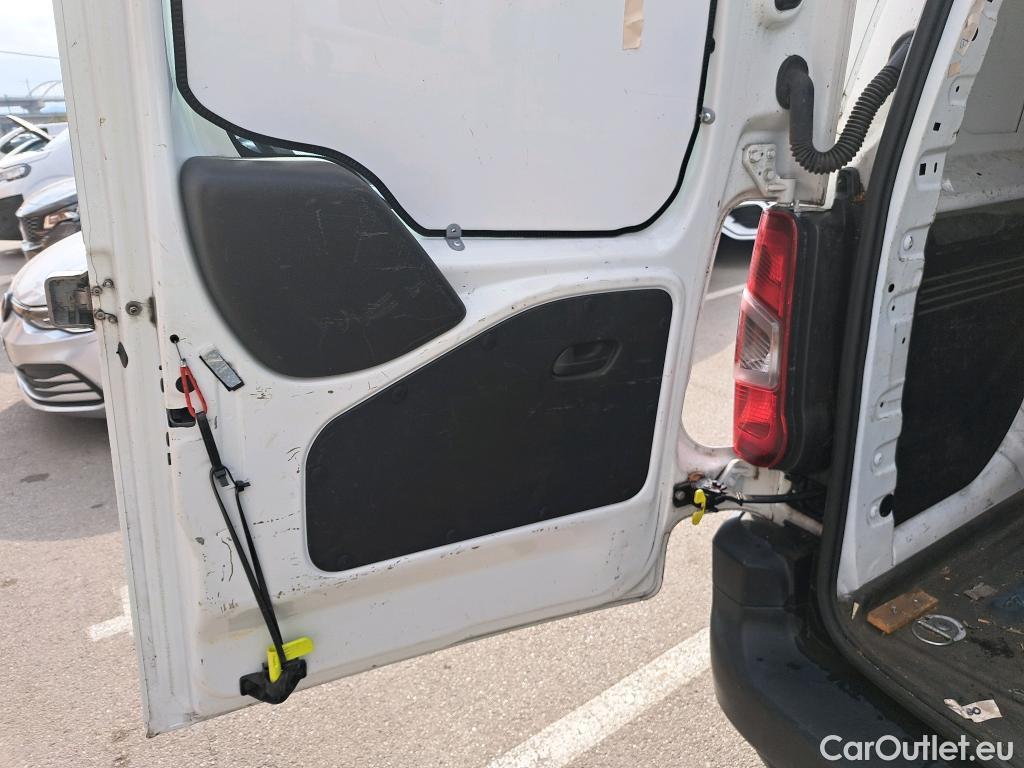  Citroen  Berlingo CITROEN  / 2018 / 5P / furgón derivado de turismo Doble Cab. Talla XL BlueHDi 100 CONTROL #3