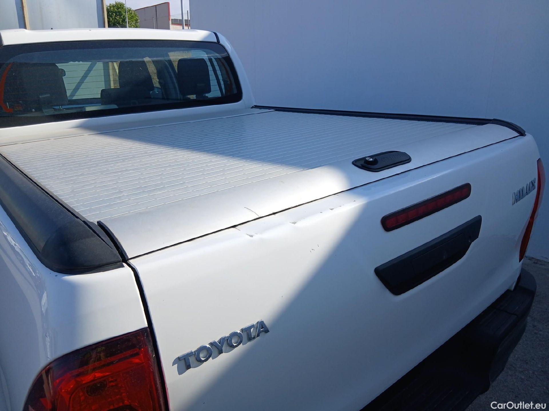  Toyota  Hilux TOYOTA  / 2020 / 4P / pickup 2.4 D-4D Cabina Doble GX #13