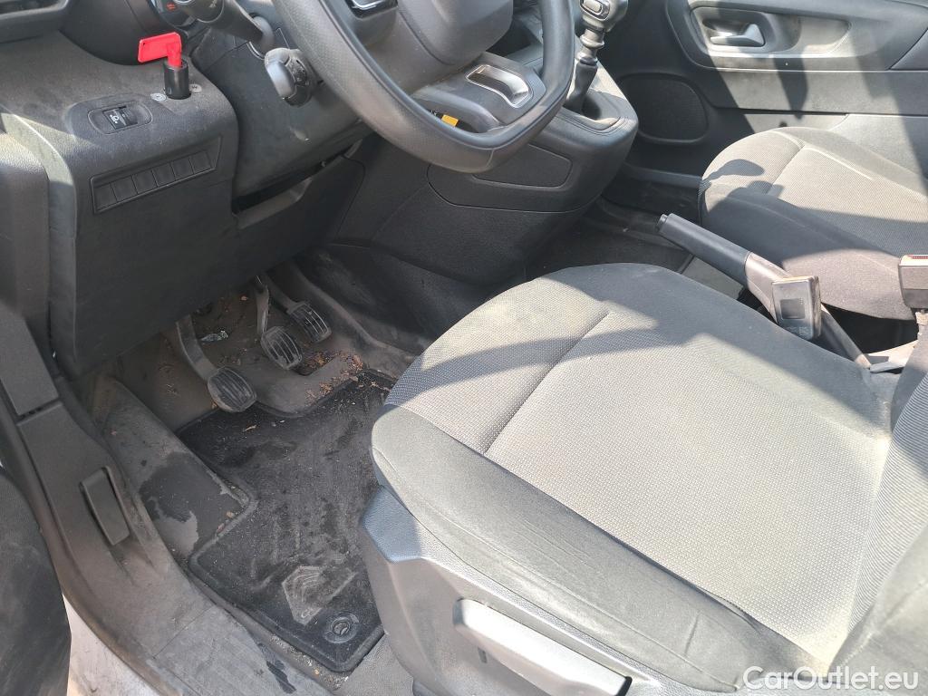  Citroen  Berlingo CITROEN  / 2018 / 5P / furgón derivado de turismo Doble Cab. Talla XL BlueHDi 100 CONTROL #32