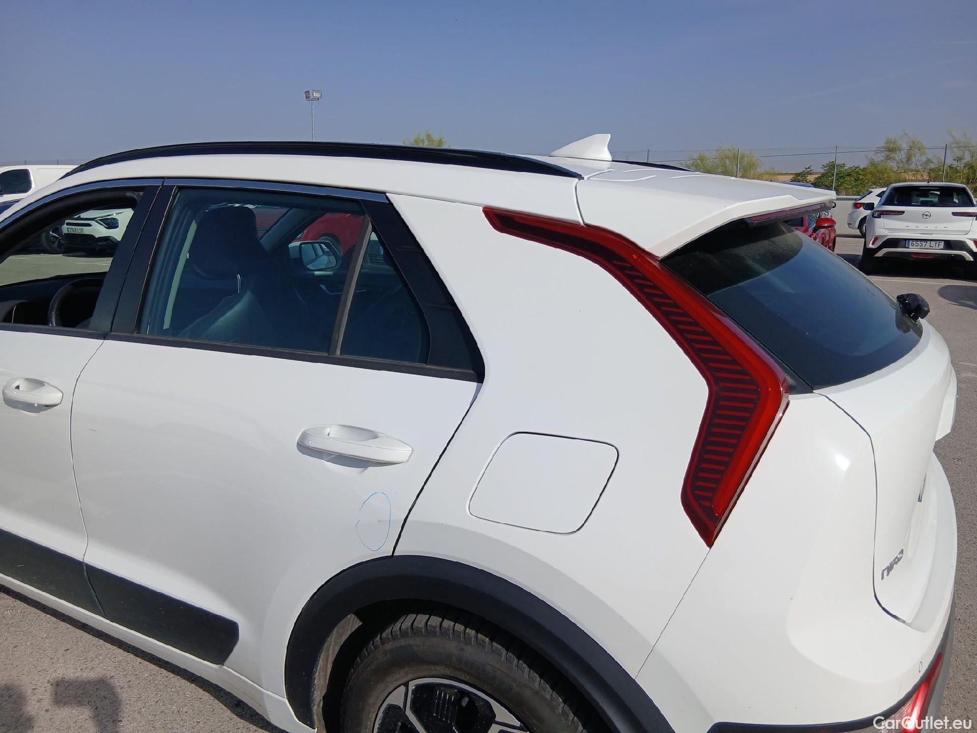  KIA  Niro KIA  / 2022 / 5P / crossover 1.6 GDi HEV 104kW (141CV) Concept #18