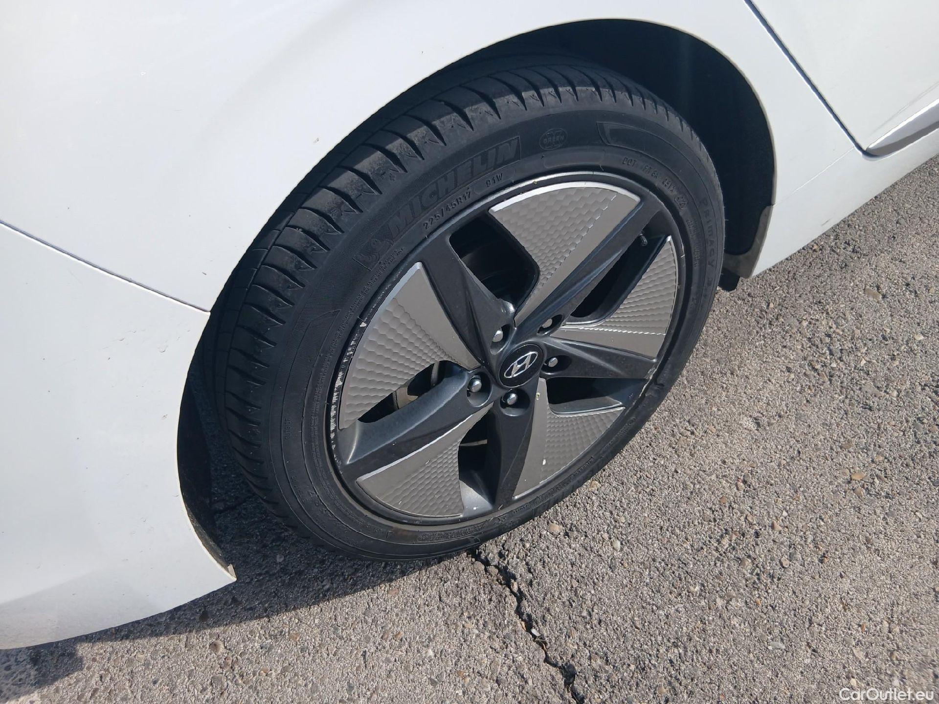  Hyundai   Ioniq HYUNDAI / 2019 / 5P / berlina con portón 1.6 GDI HEV Tecno DCT #23