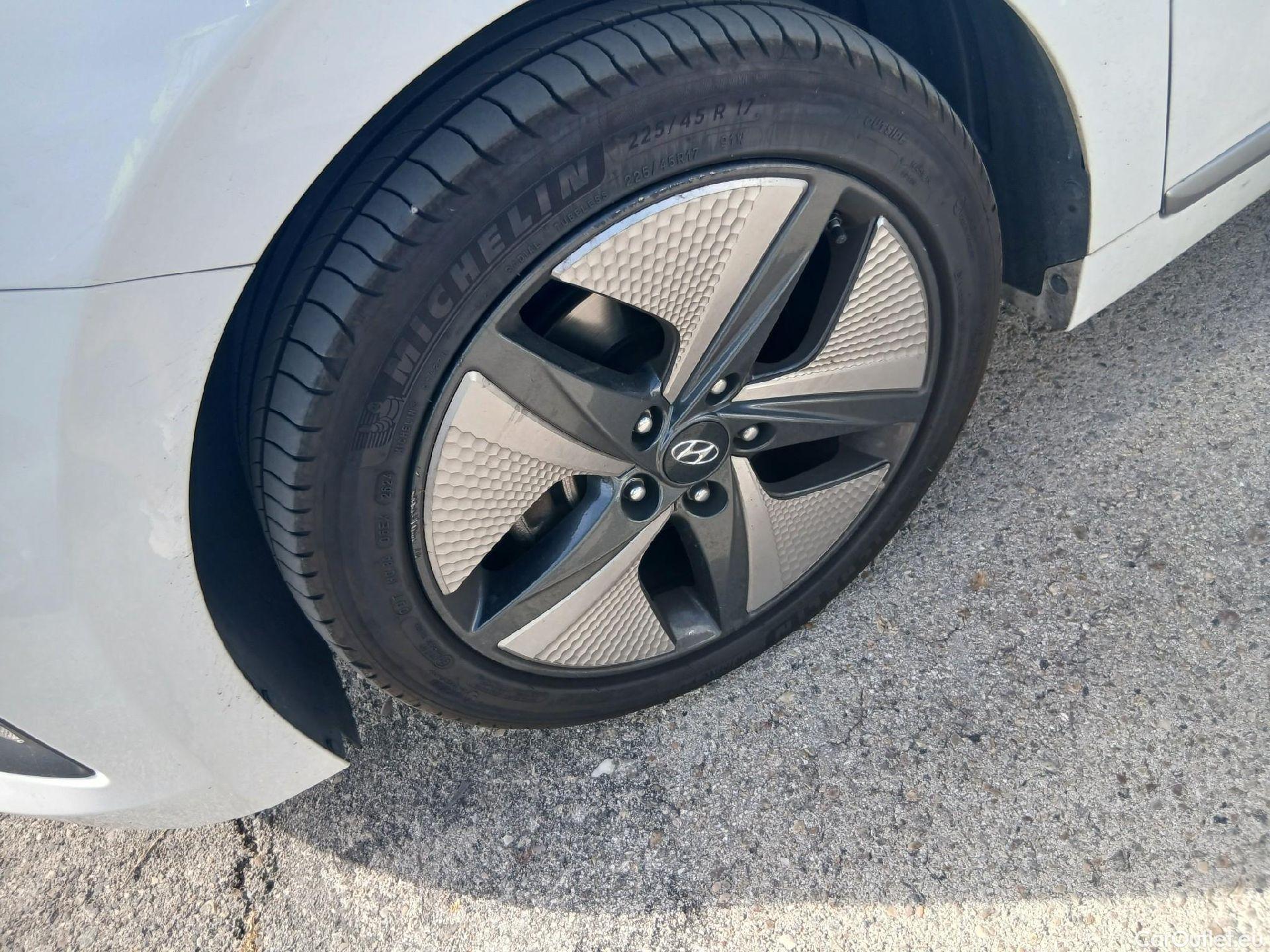  Hyundai   Ioniq HYUNDAI / 2019 / 5P / berlina con portón 1.6 GDI HEV Tecno DCT #9