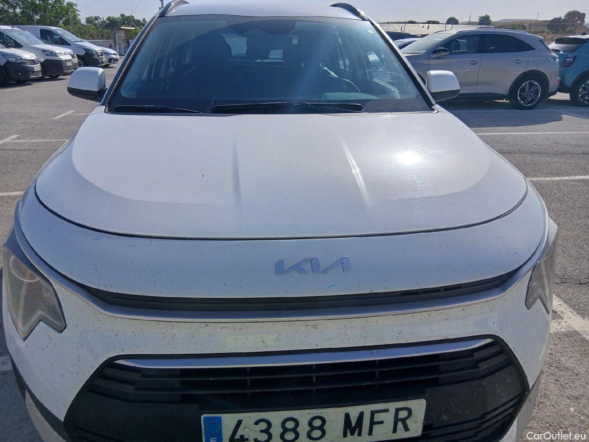  KIA  Niro KIA  / 2022 / 5P / crossover 1.6 GDi HEV 104kW (141CV) Concept #3