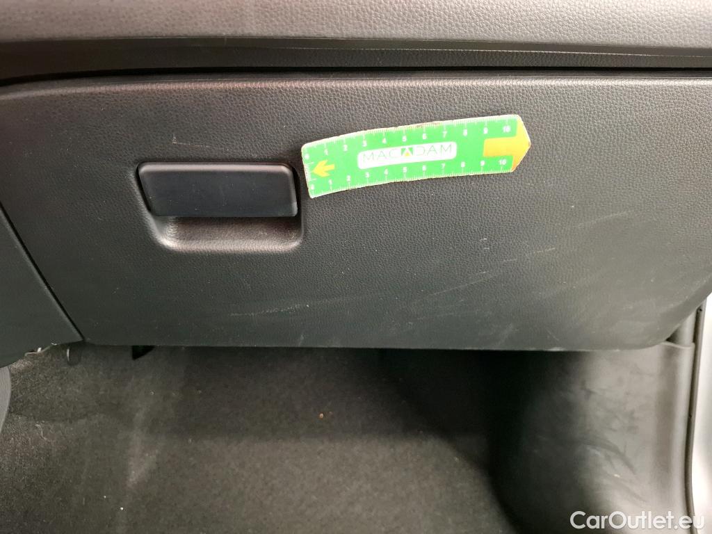  Toyota  Yaris TOYOTA  Hybride / 2019 / 5P / Berline Hybride 116h Dynamic Business Beyond Zer #26
