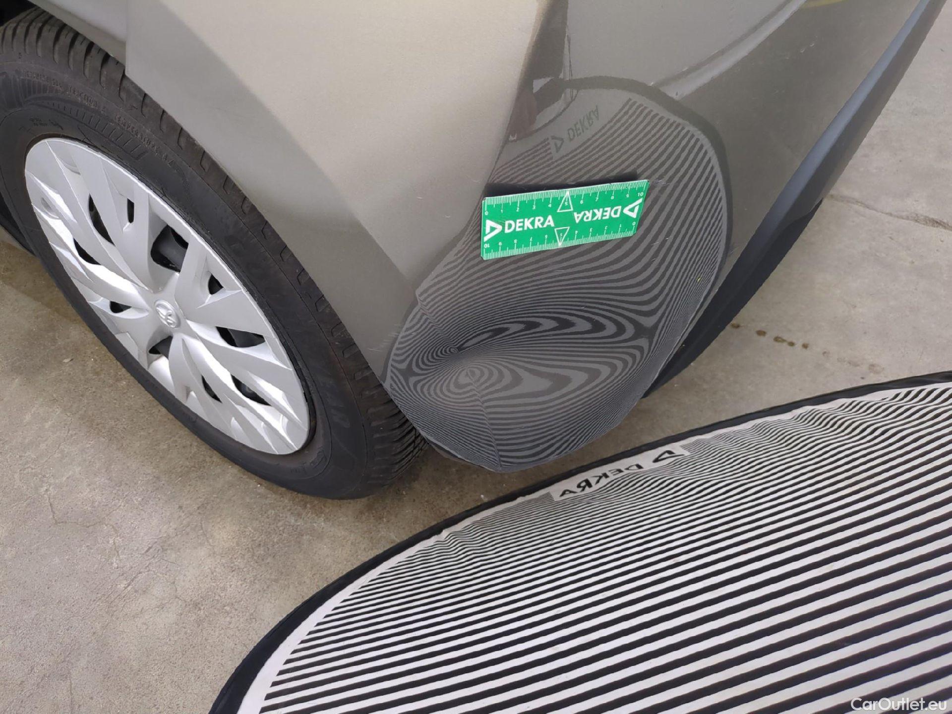  Toyota  Yaris TOYOTA  Hybride / 2019 / 5P / Berline Hybride 116h Dynamic #23