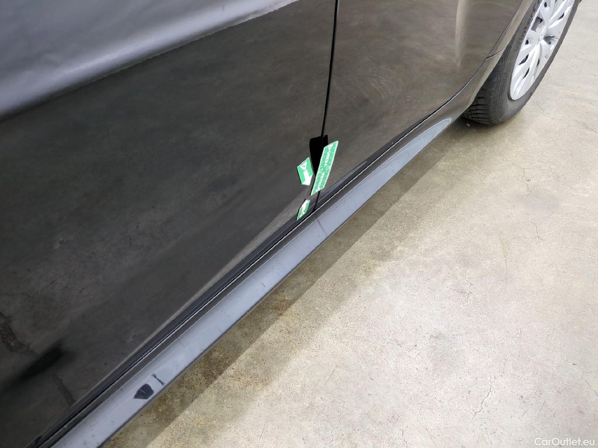  Toyota  Yaris TOYOTA  Hybride / 2019 / 5P / Berline Hybride 116h Dynamic Business Beyond Zer #39