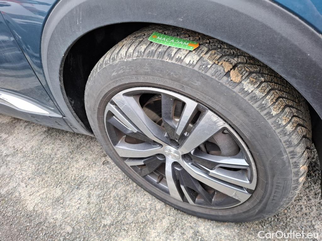  Peugeot  3008 PEUGEOT  / 2020 / 5P / SUV 1.6 HYBRID 225 E-EAT8 Allure Pack #14