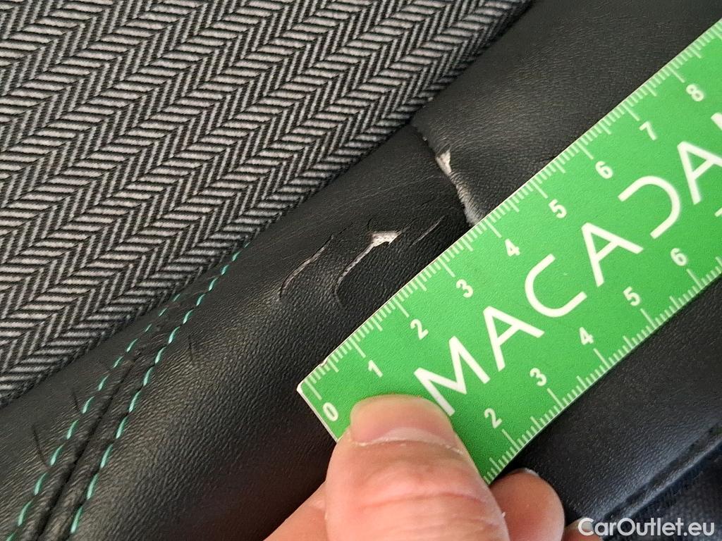  Peugeot  3008 PEUGEOT  / 2020 / 5P / SUV 1.6 HYBRID 225 E-EAT8 Allure Pack #9