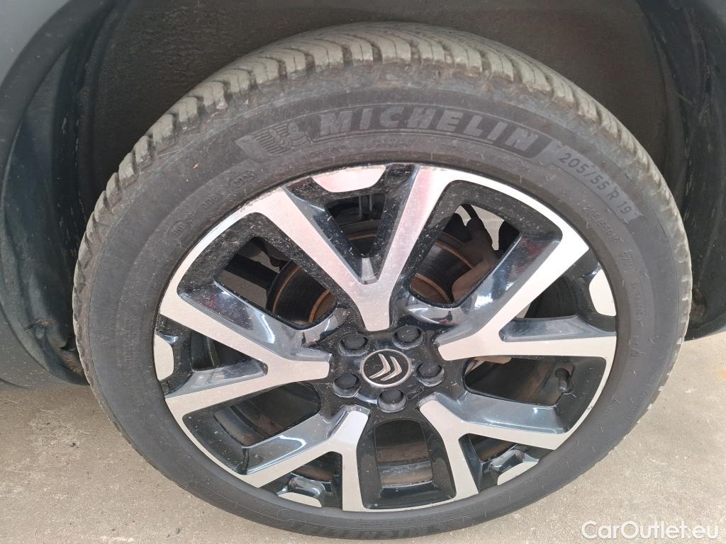  Citroen  C5 Aircross CITROEN  / 2018 / 5P / SUV Hybrid 225 ë-EAT8 Shine Pack #19