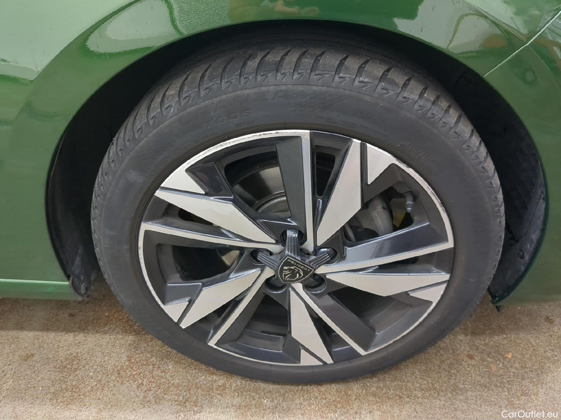  Peugeot  308  Allure 1.2 PureTech 130CV BVA8 E6d #1