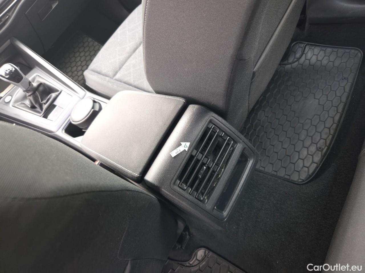  Volkswagen  Golf  Life 1.5 TSI ACT #39