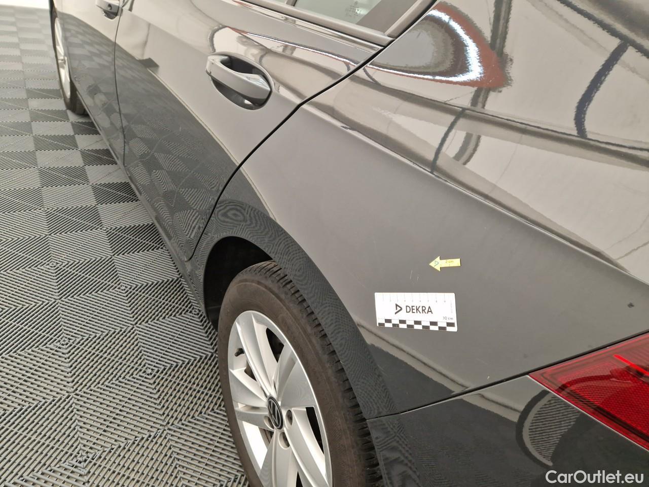  Volkswagen  Golf  Life 1.0 TSI #36