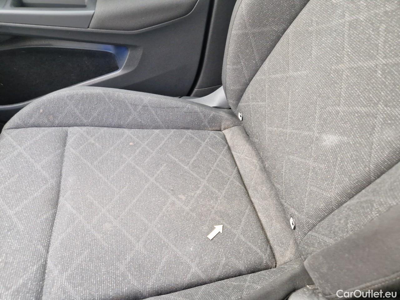  Volkswagen  Golf  Life 1.0 TSI #45