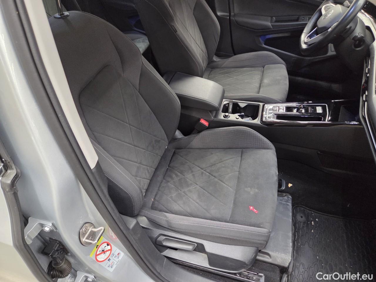  Volkswagen  Golf  Style 1.5 eTSI DSG mild-Hybrid 150CP #27