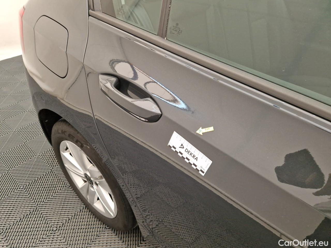  Volkswagen  Golf  Life 1.0 TSI #32