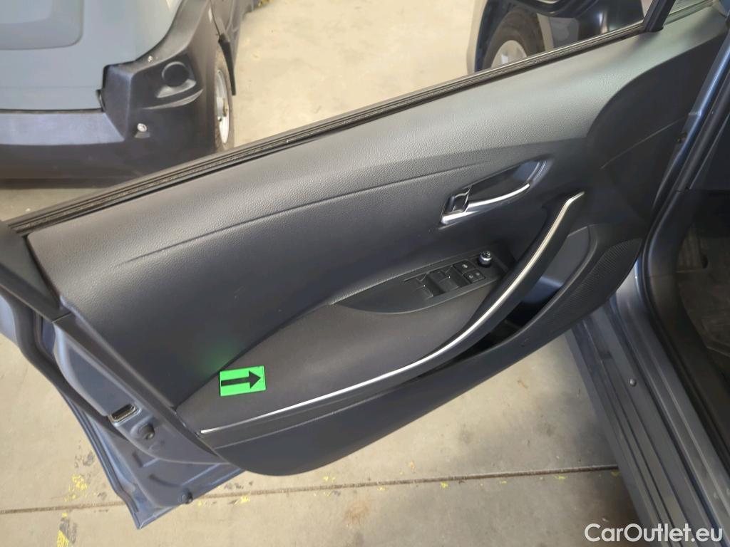  Toyota  Corolla 1.8 Hybrid Dynamic HSD E-CVT #14