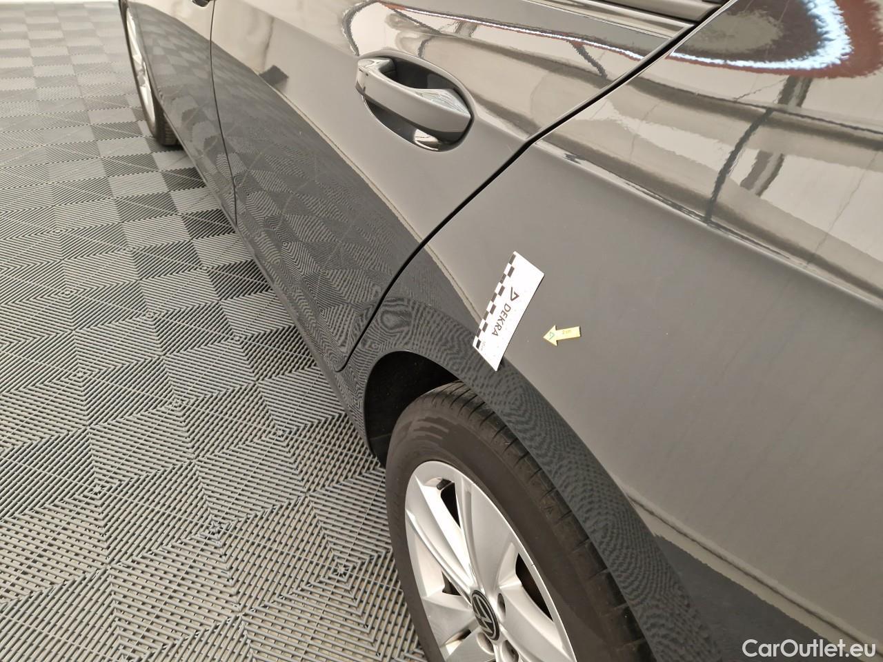  Volkswagen  Golf  Life 1.0 TSI #42