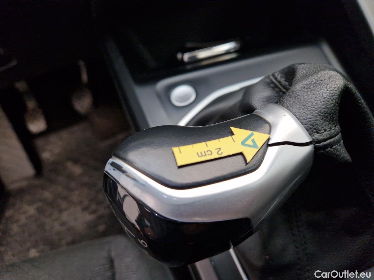  Volkswagen  Golf  Life 1.0 TSI #47