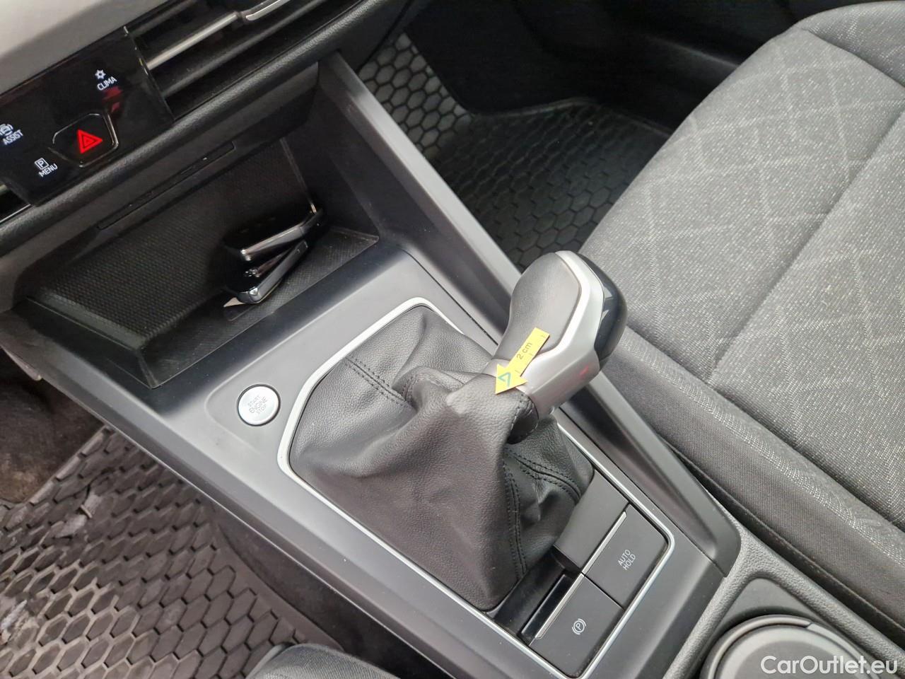  Volkswagen  Golf  Life 1.0 TSI #34