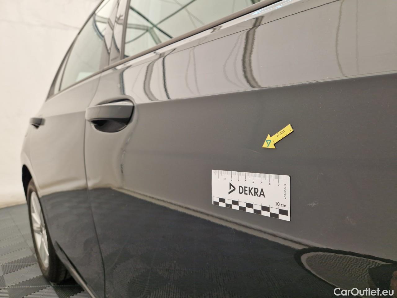  Volkswagen  Golf  Life 1.0 TSI #25
