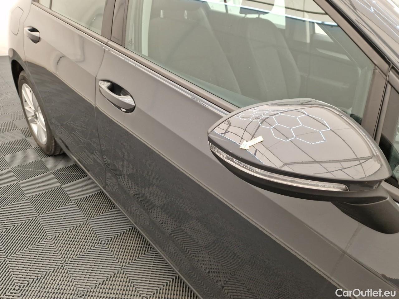  Volkswagen  Golf  Life 1.0 TSI #14