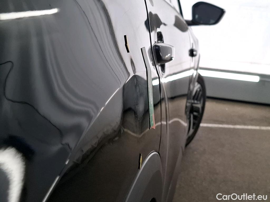  Citroen  C4 CITROEN  X / 2022 / 4P / Berline PureTech 130 S&S EAT8 Shine #2