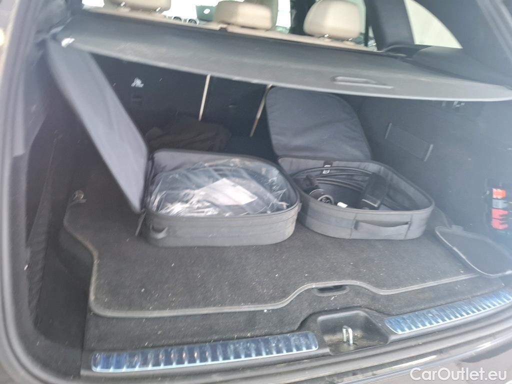  Mercedes  GLC MERCEDES-BENZ  / 2022 / 5P / SUV  300 e Avantgarde Line 4MATIC #23