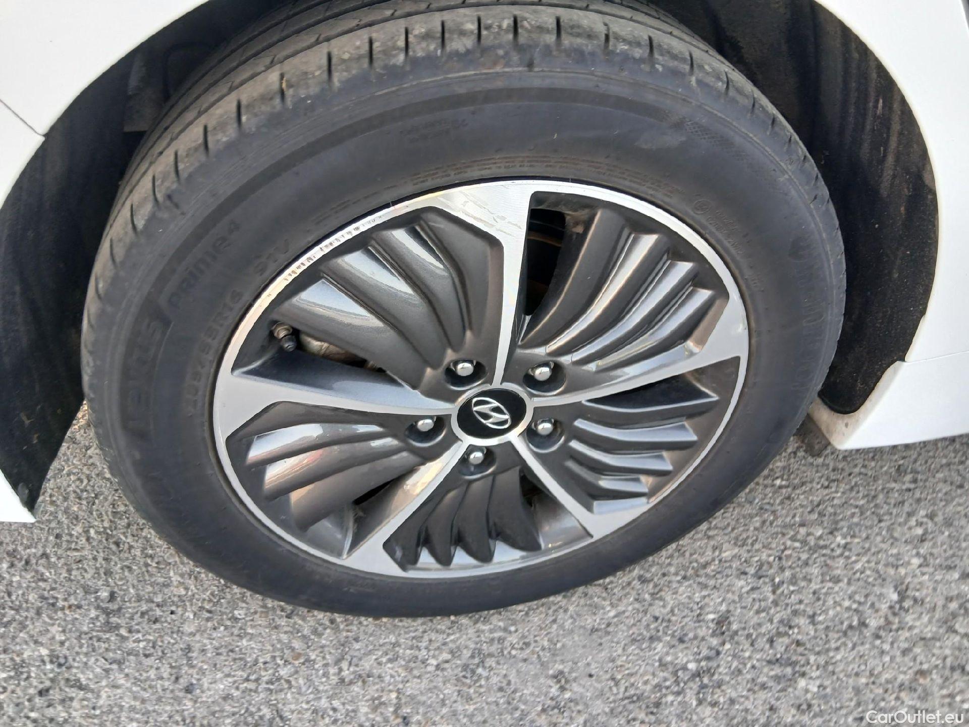  Hyundai   Ioniq HYUNDAI / 2019 / 5P / berlina con portón 1.6 GDI PHEV Klass DCT #16