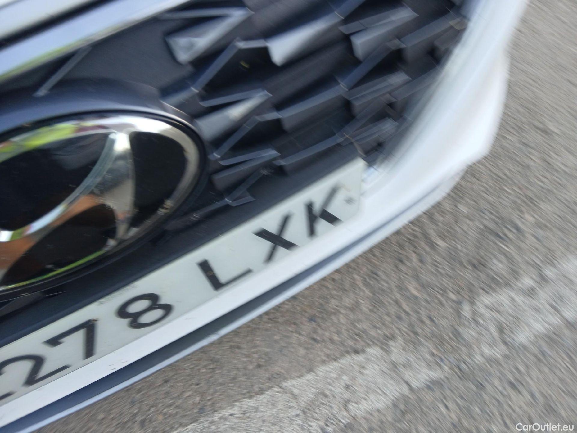  Hyundai   Ioniq HYUNDAI / 2019 / 5P / berlina con portón 1.6 GDI PHEV Klass DCT #4