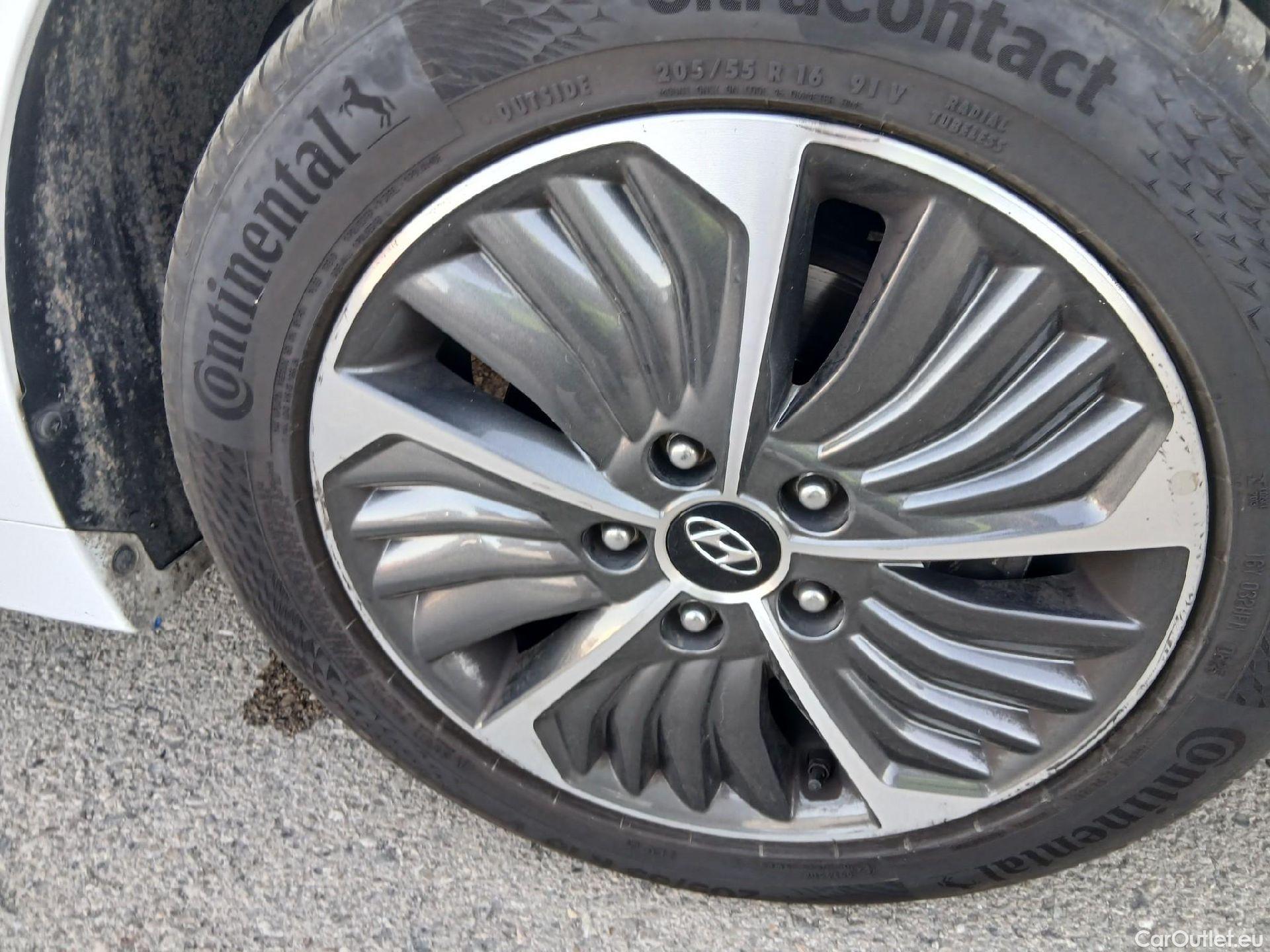  Hyundai   Ioniq HYUNDAI / 2019 / 5P / berlina con portón 1.6 GDI PHEV Klass DCT #20